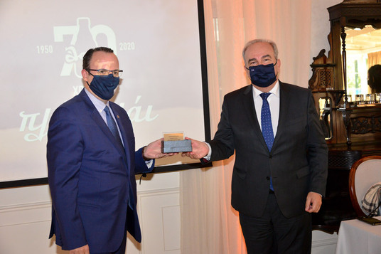 Gold medal for Loux's 70 years of history at the Centenary Brands Awards